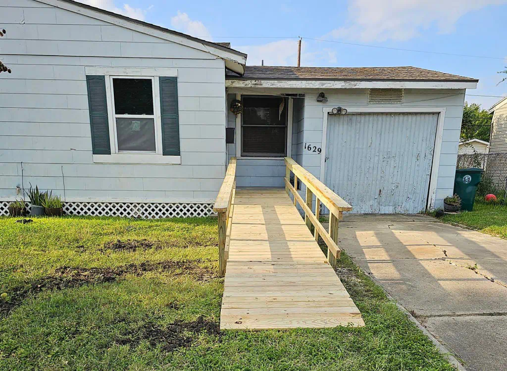 house exterior with a ramp